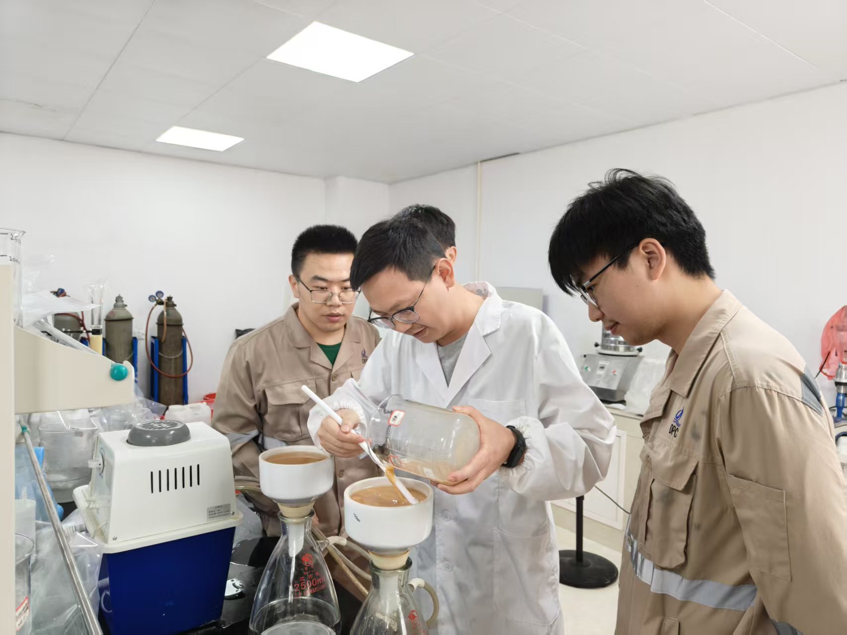 扎根锂业，攻坚路上让&ldquo;锂&rdquo;想花开｜今年会锂业研发部90后工程师徐苗